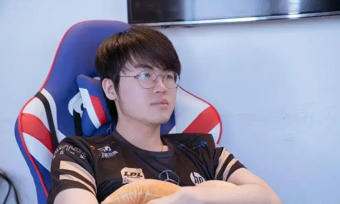 Rookie巅峰对决，Karsa与80激战FPX分钟，势不可挡胜负难料！